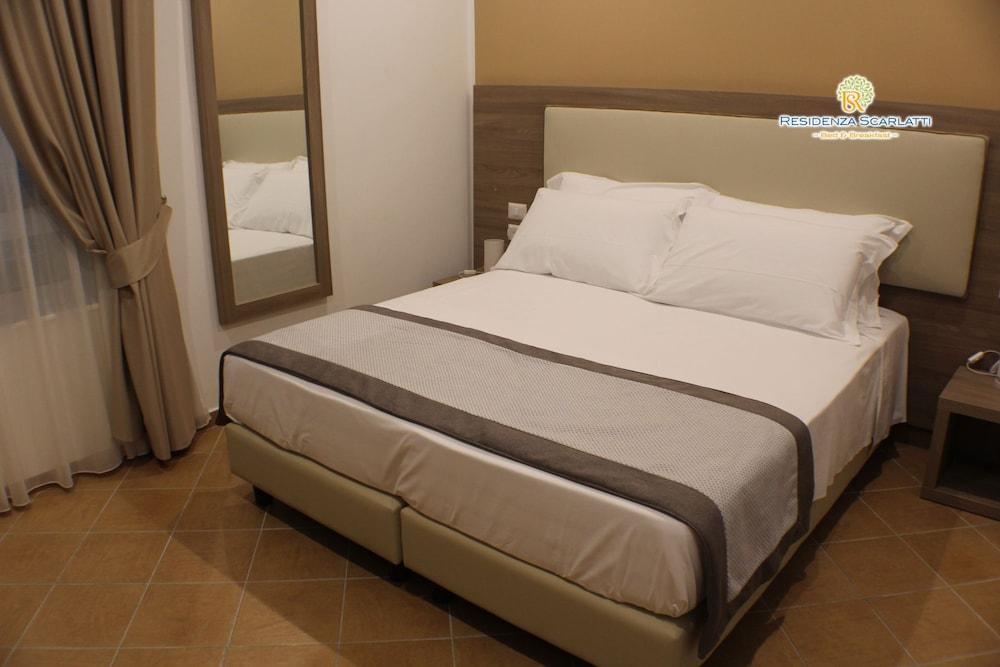 Hotiday Room Collection - Napoli Residenza Scarlatti Luaran gambar